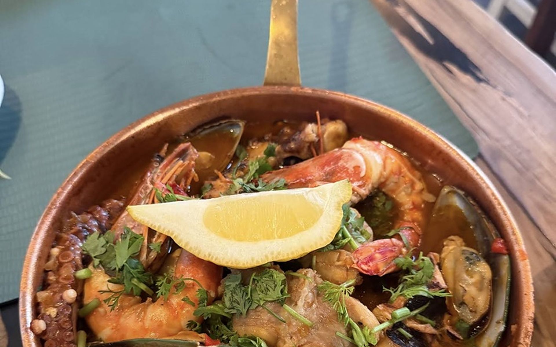 Restaurante São João — seafood and dining room